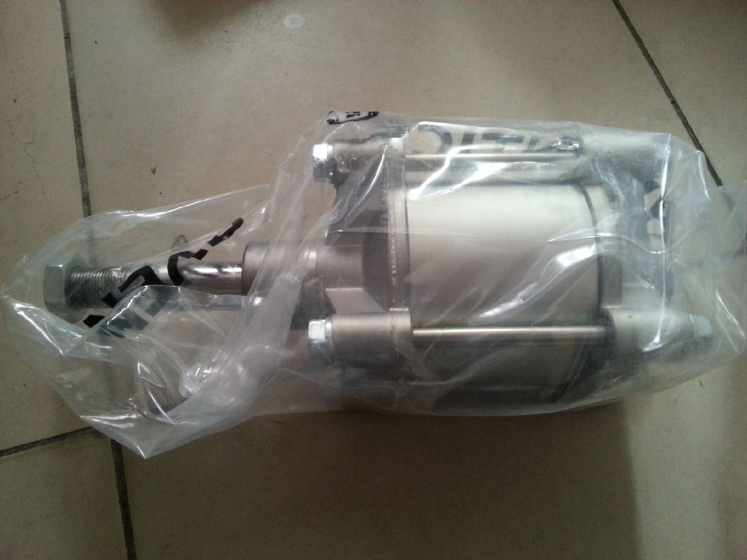 珠?？蛻粲嗁?gòu)的rexroth氣缸今日到貨！