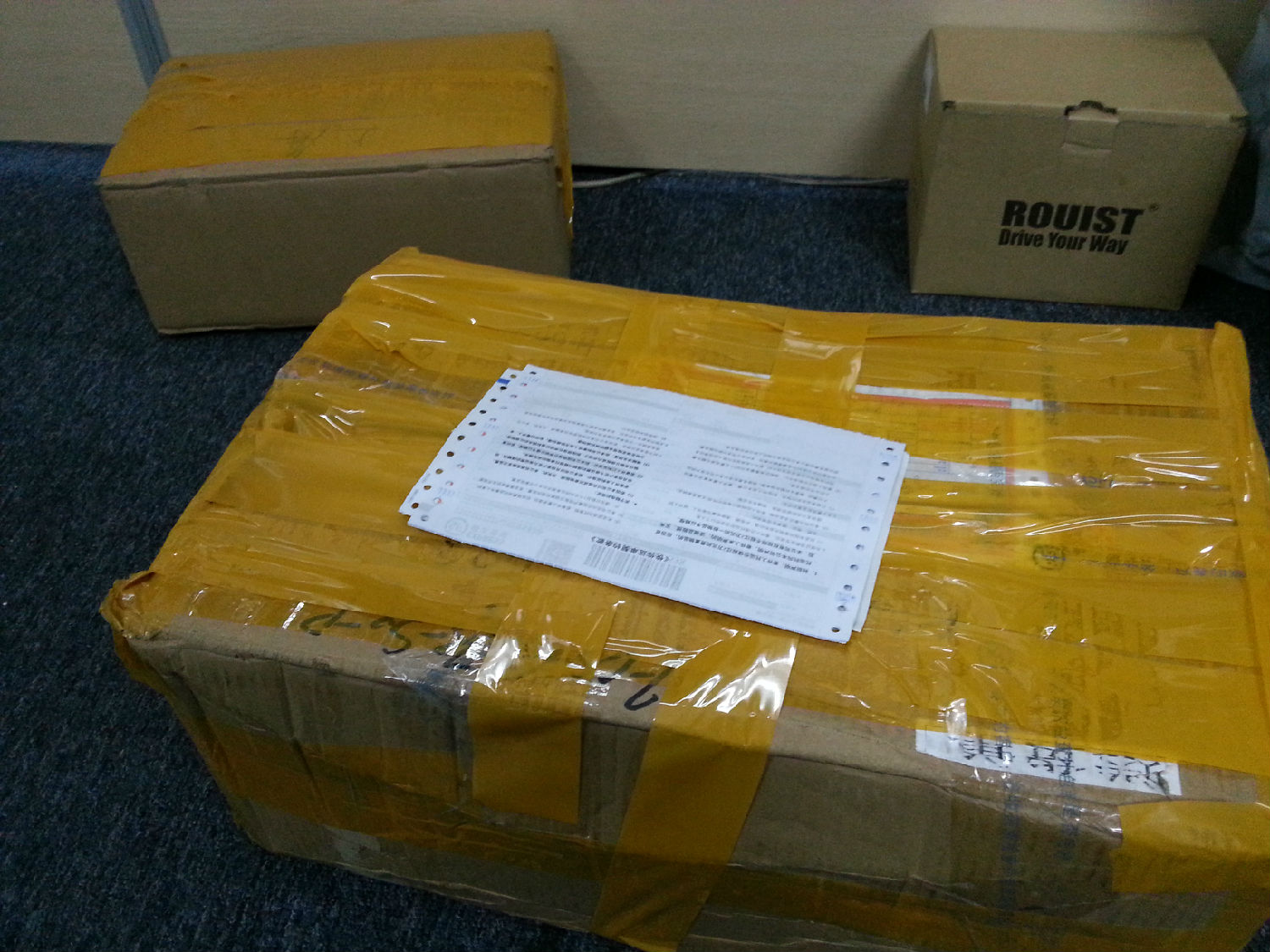 東莞客戶訂購(gòu)的P+F傳感器已經(jīng)發(fā)貨！