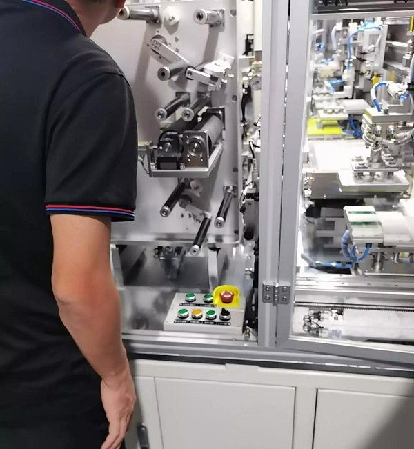 用于制片機和疊片機的伺服控制，提升電氣工程中IO精度的解決方案