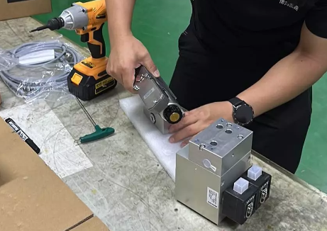 博揚(yáng)工程師成功組裝并檢測(cè)組合閥，彰顯專(zhuān)業(yè)實(shí)力確保品質(zhì)